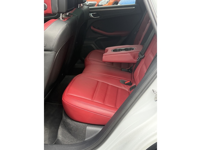 Porsche Macan T V6 GTS - U4050