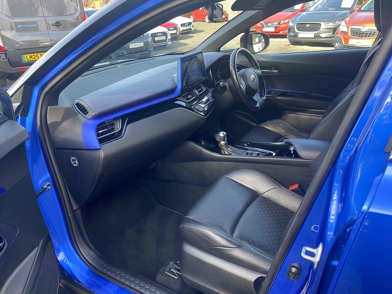 Toyota C-HR VVT-h Dynamic - U4061