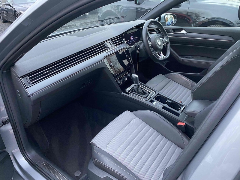 Volkswagen Passat TSI R-Line - U4075