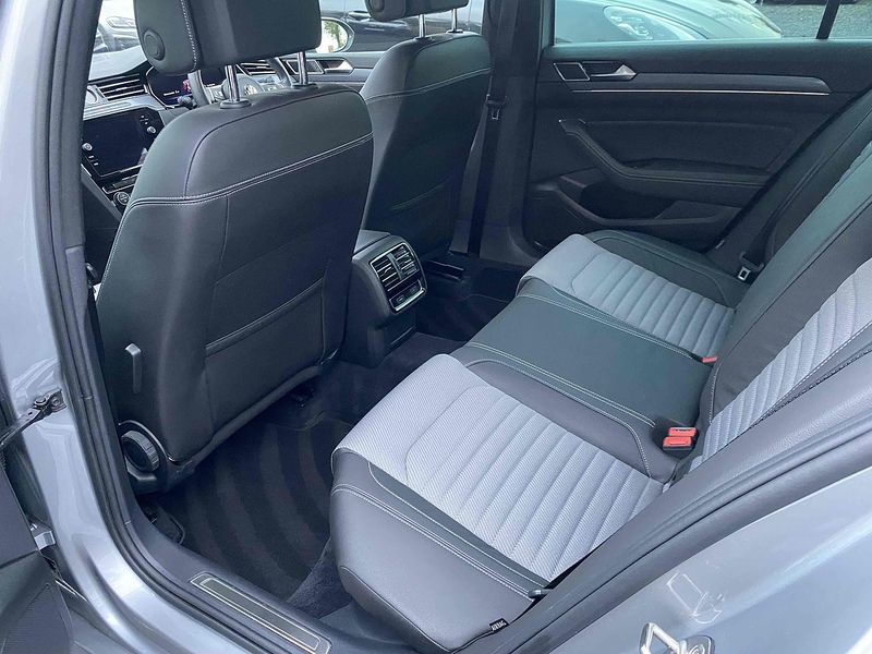 Volkswagen Passat TSI R-Line - U4075