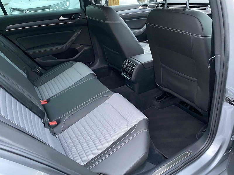 Volkswagen Passat TSI R-Line - U4075