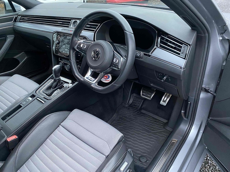 Volkswagen Passat TSI R-Line - U4075