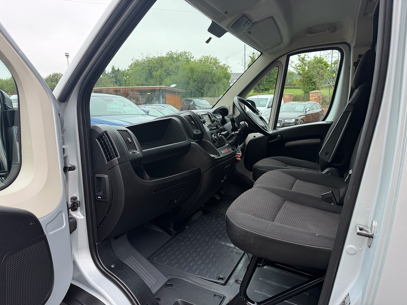 Peugeot Boxer Race Camper Van - U4076