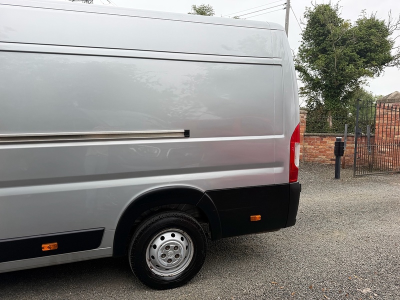 Peugeot Boxer Race Camper Van - U4076