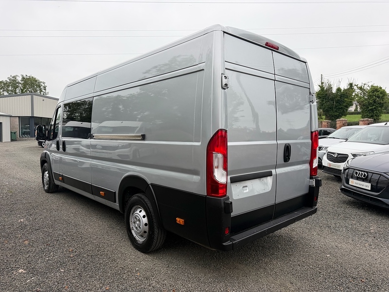 Peugeot Boxer Race Camper Van - U4076