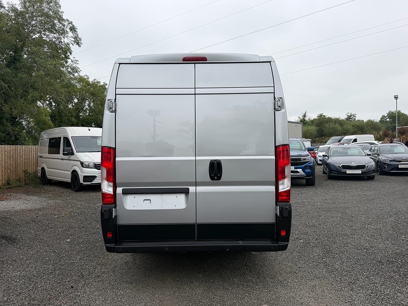 Peugeot Boxer Race Camper Van - U4076