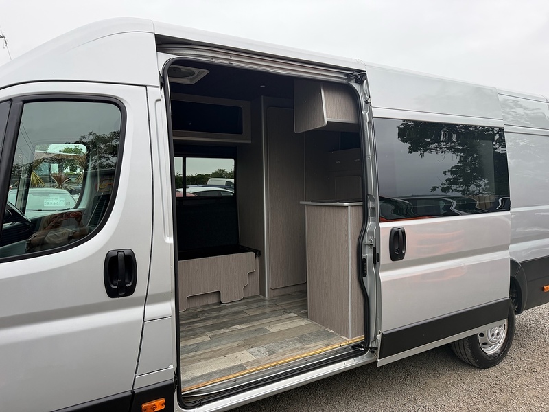 Peugeot Boxer Race Camper Van - U4076