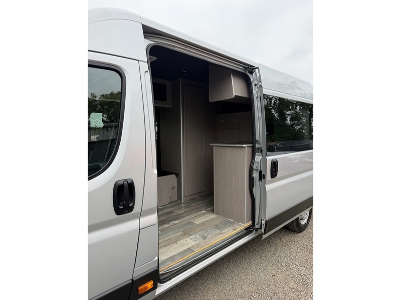 Peugeot Boxer Race Camper Van - U4076