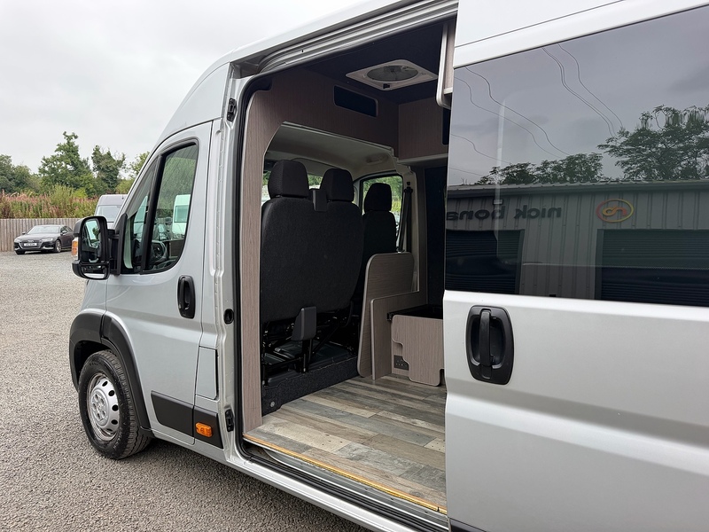 Peugeot Boxer Race Camper Van - U4076