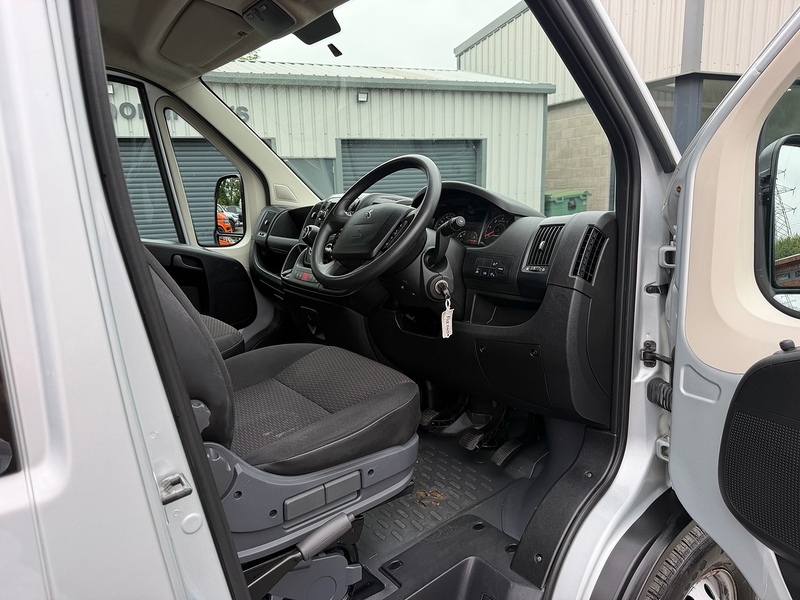 Peugeot Boxer Race Camper Van - U4076