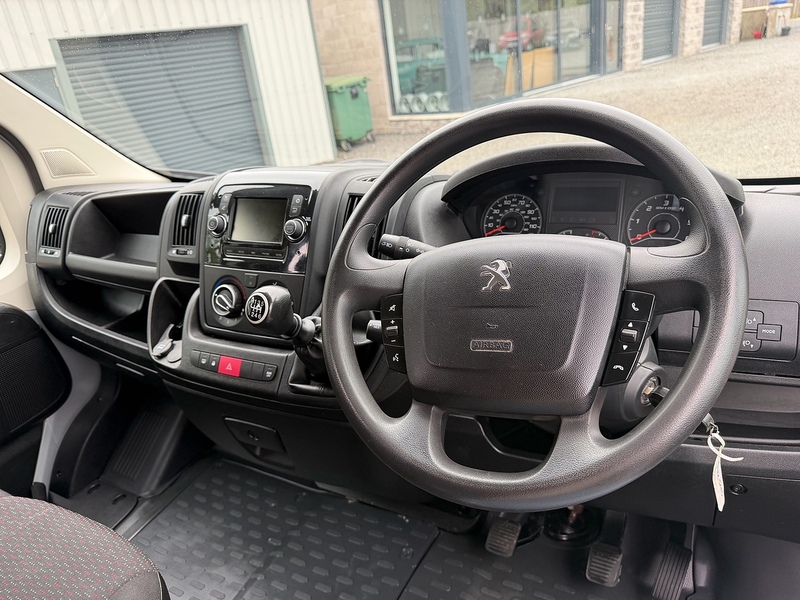 Peugeot Boxer Race Camper Van - U4076
