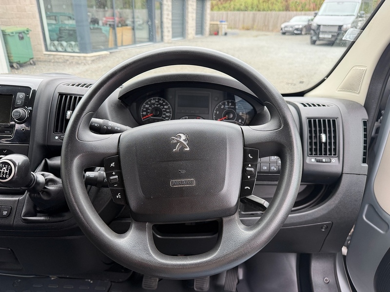 Peugeot Boxer Race Camper Van - U4076