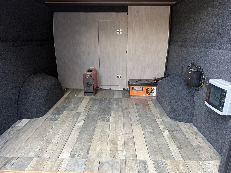 Peugeot Boxer Race Camper Van - U4076