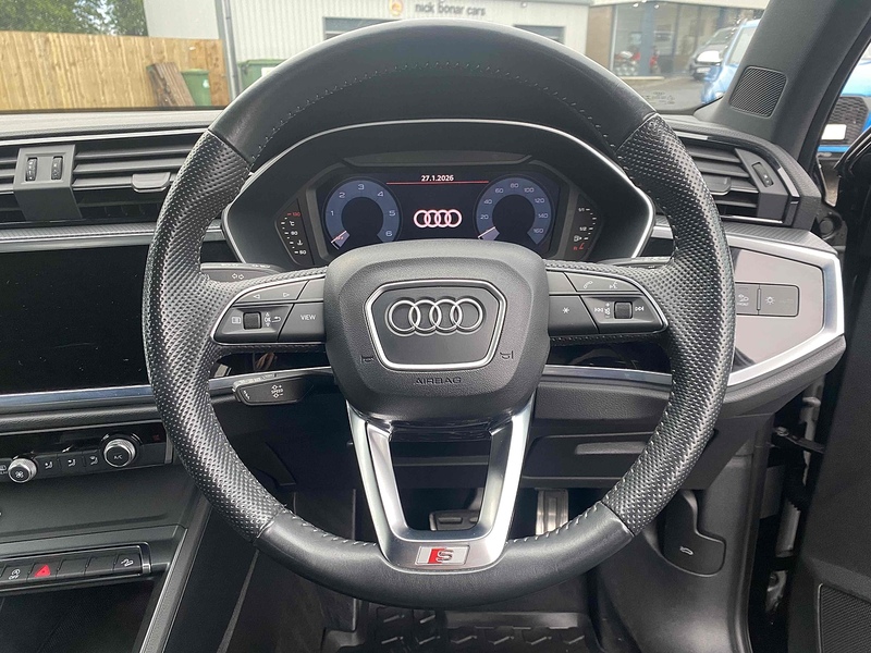 Audi Q3 TDI S line - U4092