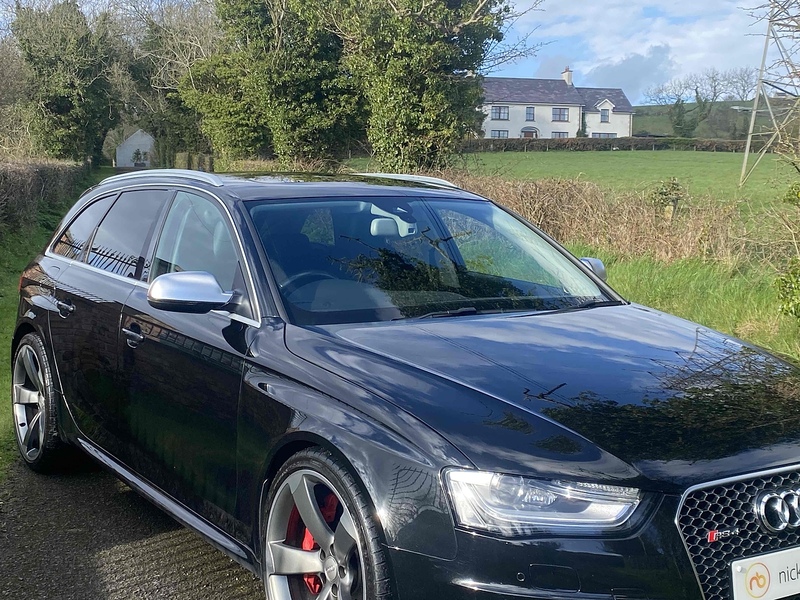 Audi RS4 Avant FSI V8 - U4118
