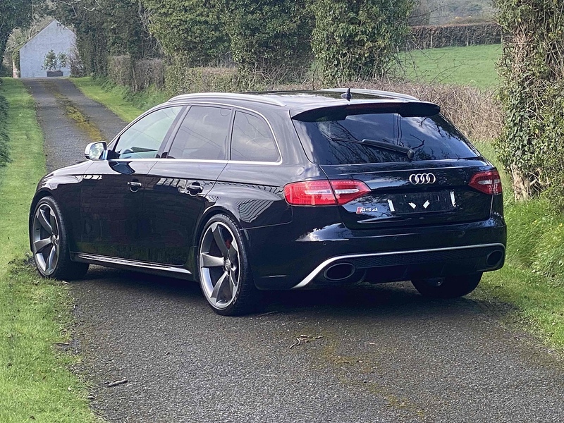 Audi RS4 Avant FSI V8 - U4118