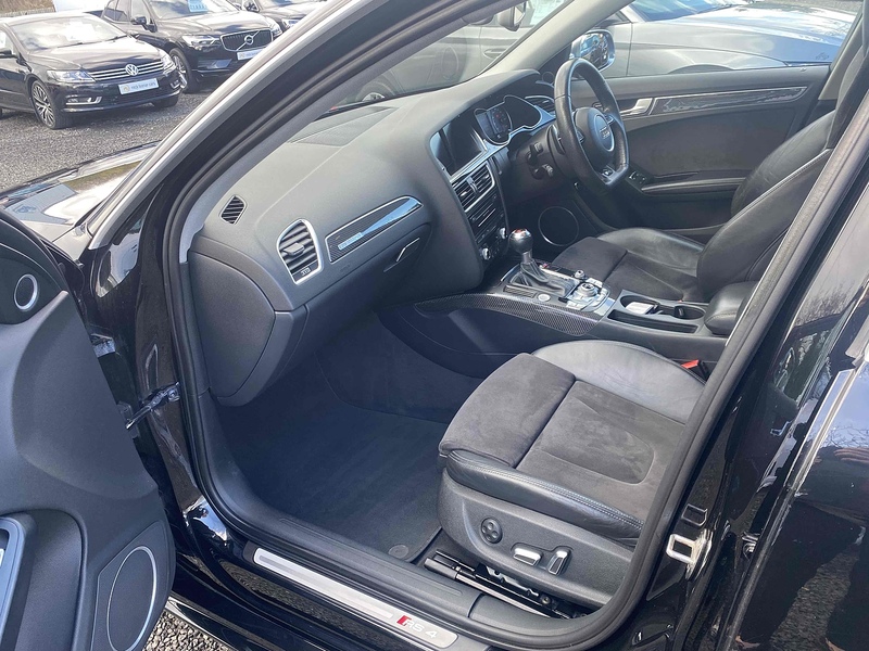 Audi RS4 Avant FSI V8 - U4118