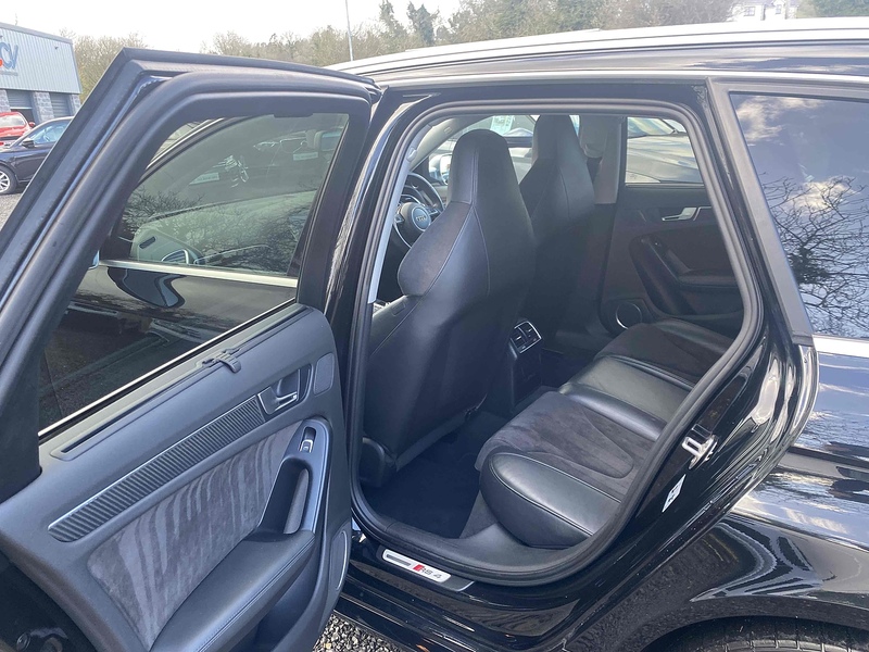 Audi RS4 Avant FSI V8 - U4118