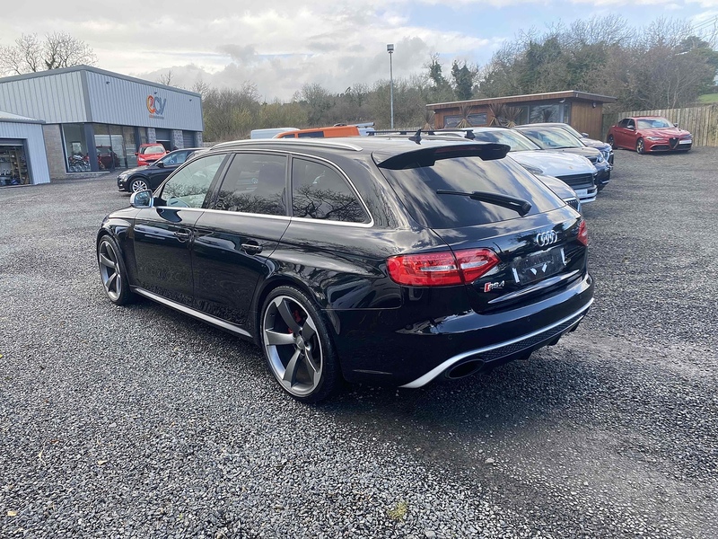 Audi RS4 Avant FSI V8 - U4118