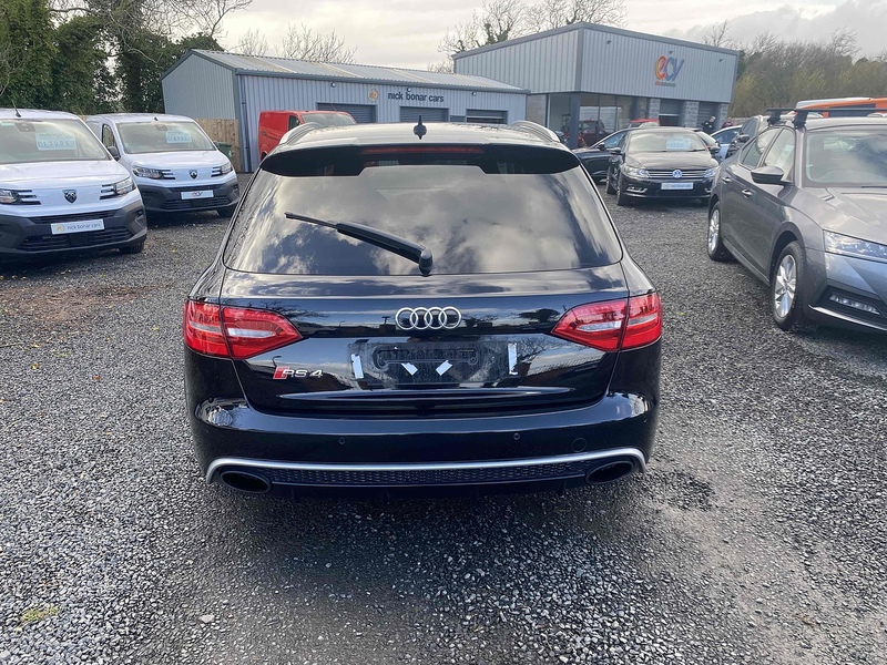 Audi RS4 Avant FSI V8 - U4118