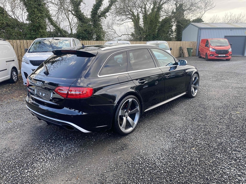 Audi RS4 Avant FSI V8 - U4118