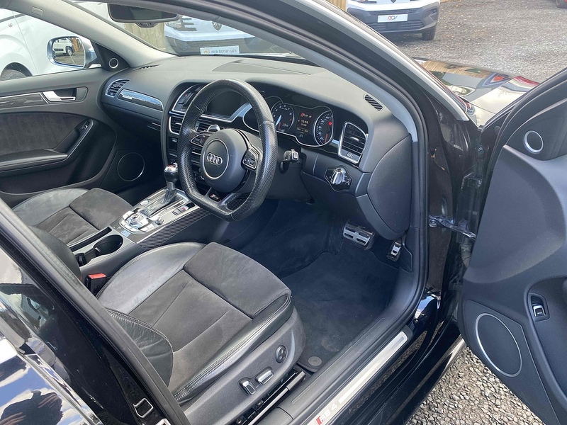 Audi RS4 Avant FSI V8 - U4118