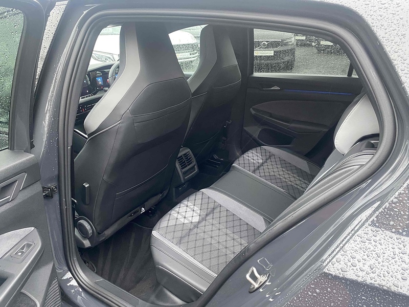 Volkswagen Golf eTSI MHEV R-Line - U4128