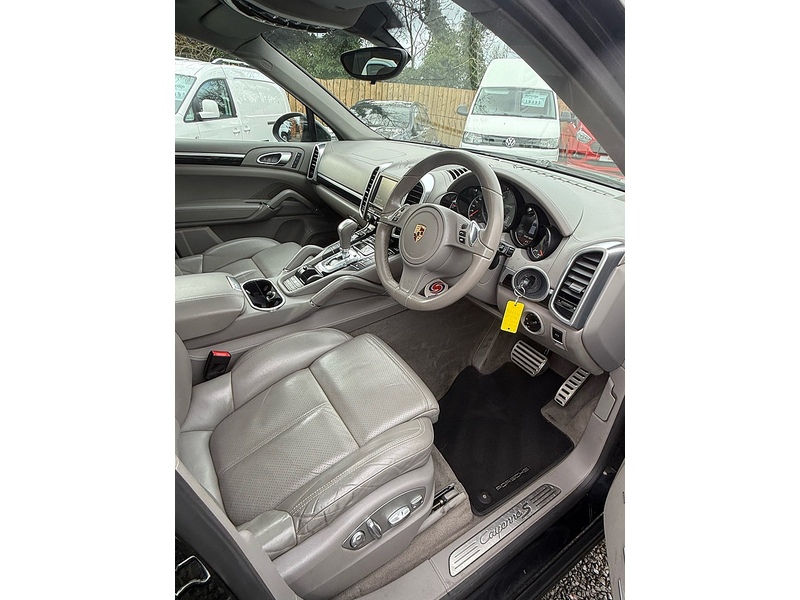 Porsche Cayenne TD V8 S - U4191