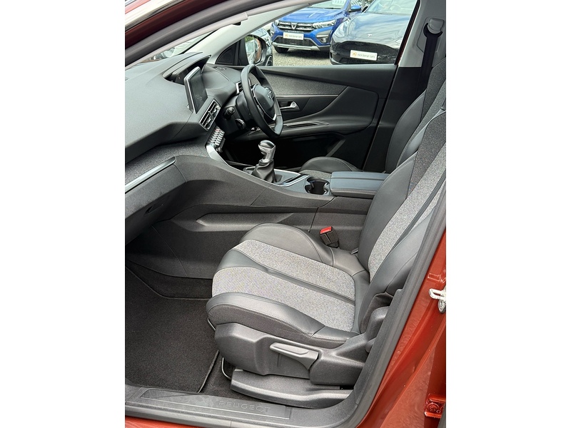 Peugeot 3008 PureTech Allure - U4226