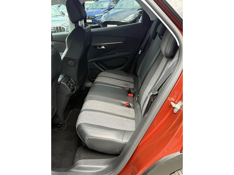 Peugeot 3008 PureTech Allure - U4226