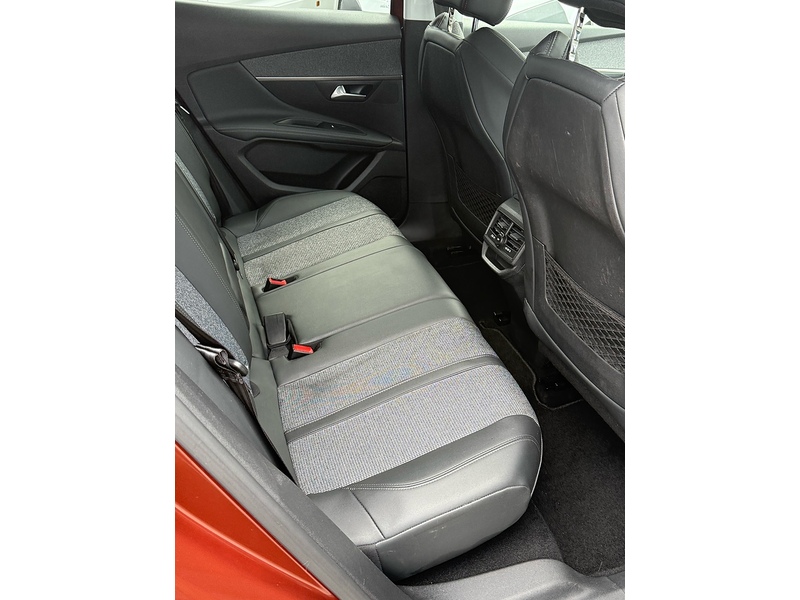 Peugeot 3008 PureTech Allure - U4226