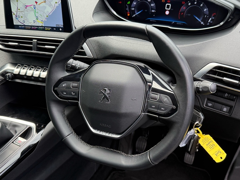 Peugeot 3008 PureTech Allure - U4226