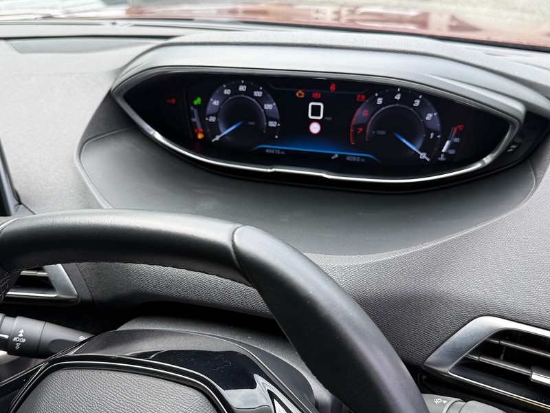 Peugeot 3008 PureTech Allure - U4226