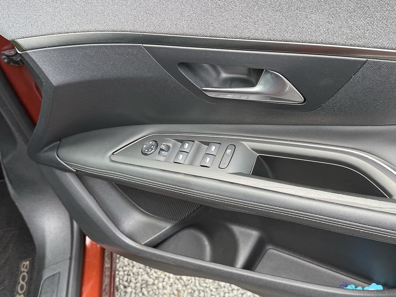 Peugeot 3008 PureTech Allure - U4226