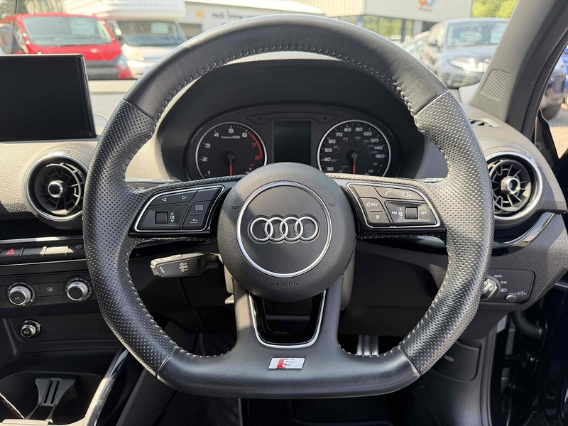 Audi Q2 TFSI Black Edition - U4229