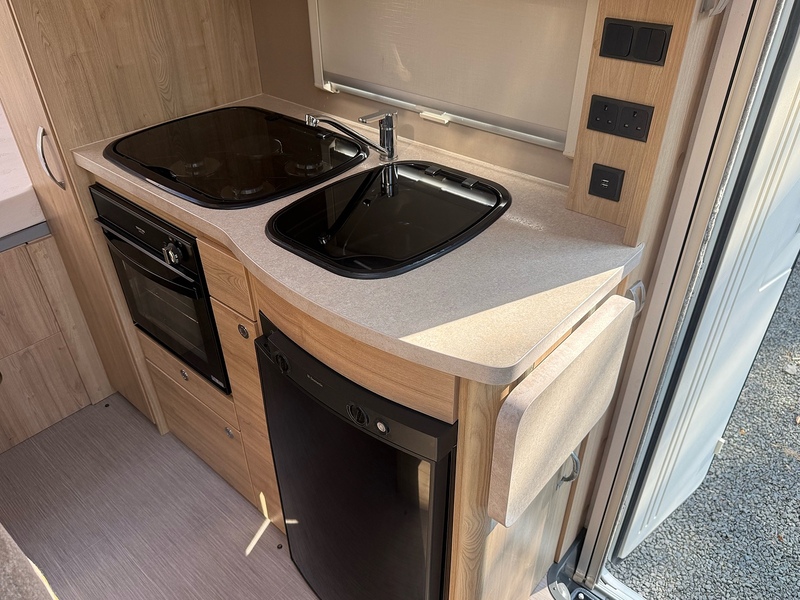 Peugeot Elddis Evolution 125 2 Berth Evolution 125 2 Berth - U4242