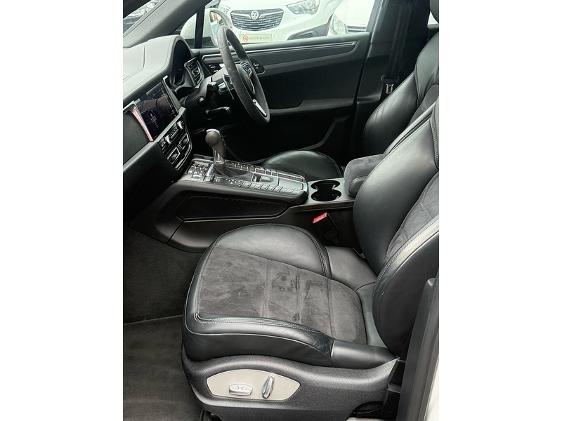 Porsche Macan T V6 GTS - U4252