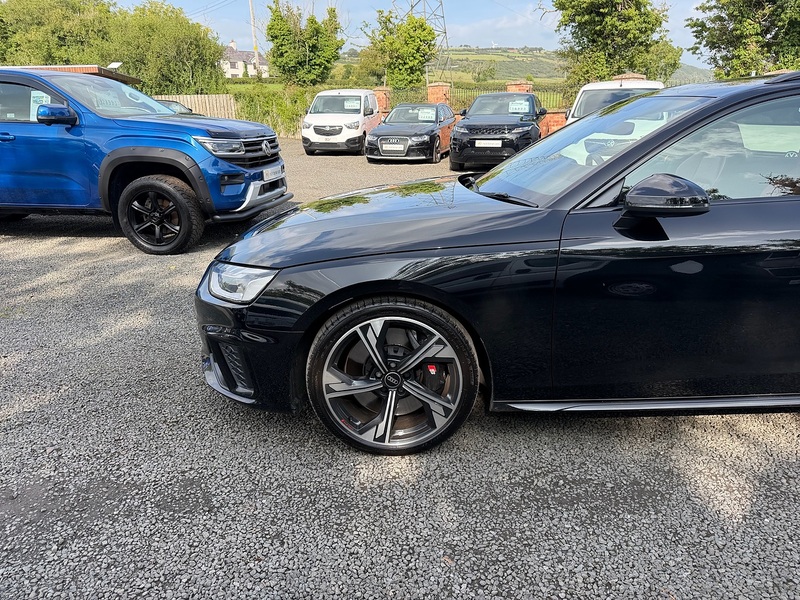 Audi S4 Avant TDI V6 Black Edition - U4254