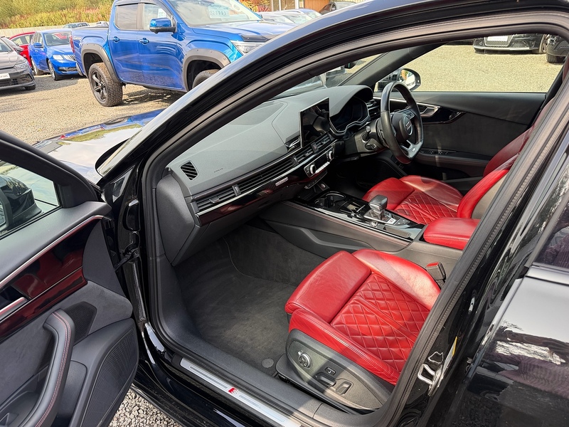 Audi S4 Avant TDI V6 Black Edition - U4254