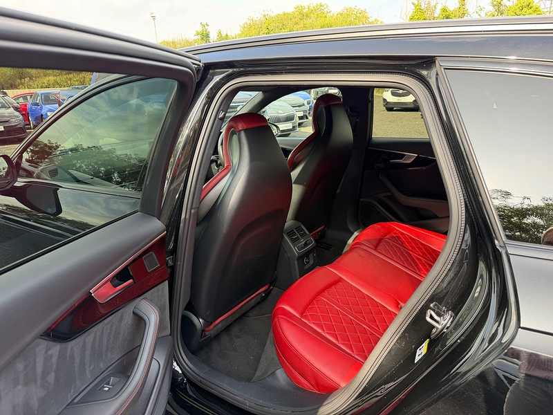 Audi S4 Avant TDI V6 Black Edition - U4254