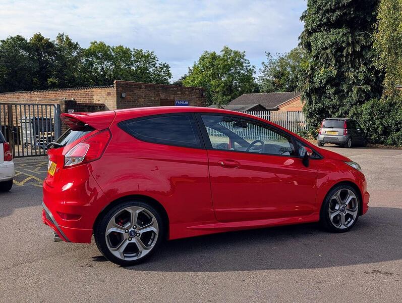 Ford 1.6T EcoBoost ST-1 Hatchback 3dr Petrol Manual Euro 5 (182 ps)