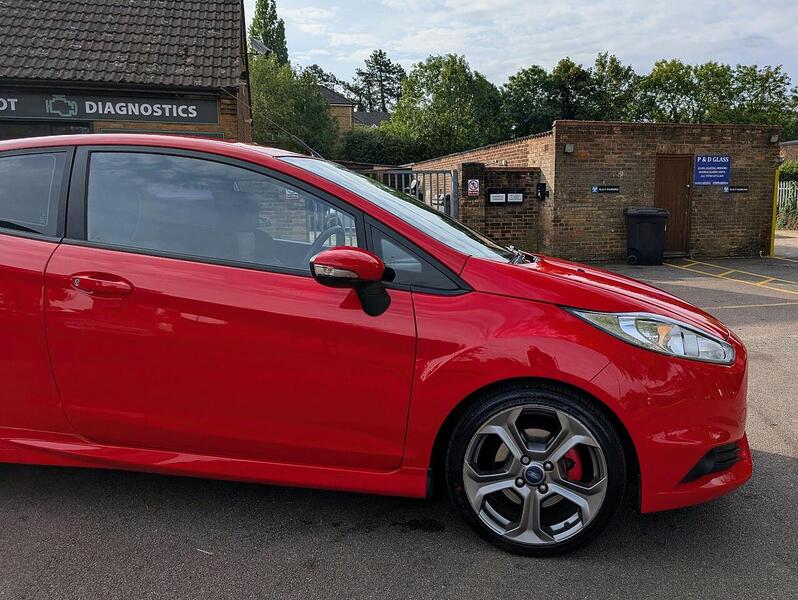 Ford 1.6T EcoBoost ST-1 Hatchback 3dr Petrol Manual Euro 5 (182 ps)