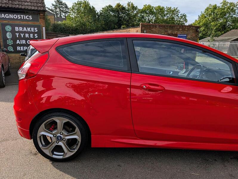 Ford 1.6T EcoBoost ST-1 Hatchback 3dr Petrol Manual Euro 5 (182 ps)