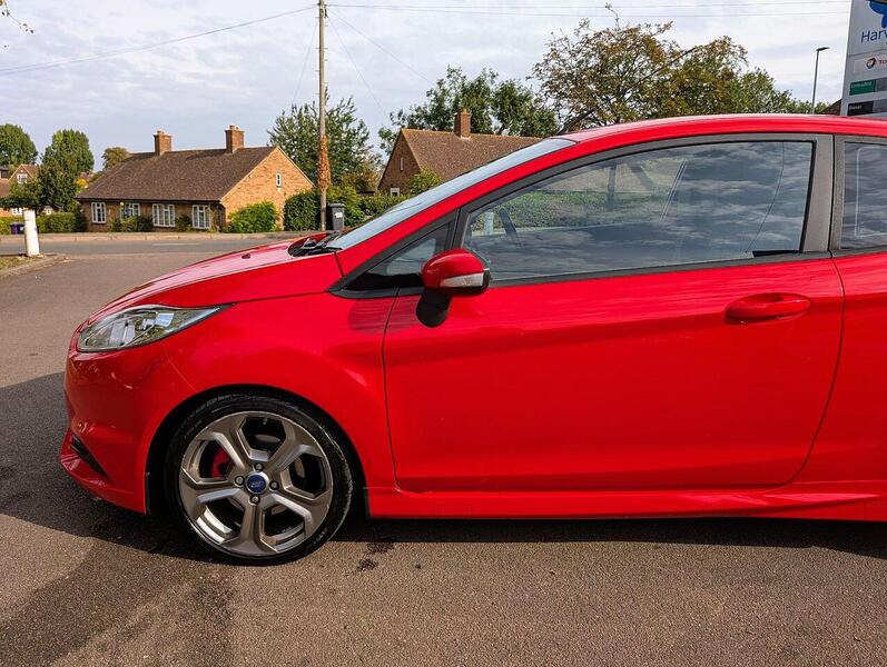 Ford 1.6T EcoBoost ST-1 Hatchback 3dr Petrol Manual Euro 5 (182 ps)