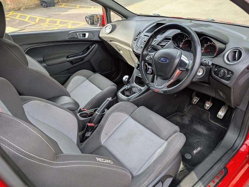 Ford 1.6T EcoBoost ST-1 Hatchback 3dr Petrol Manual Euro 5 (182 ps)