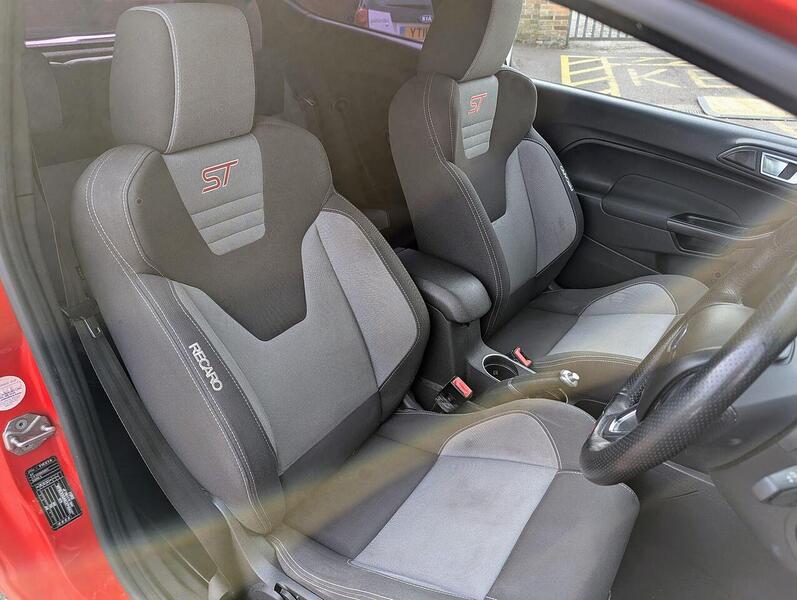 Ford 1.6T EcoBoost ST-1 Hatchback 3dr Petrol Manual Euro 5 (182 ps)