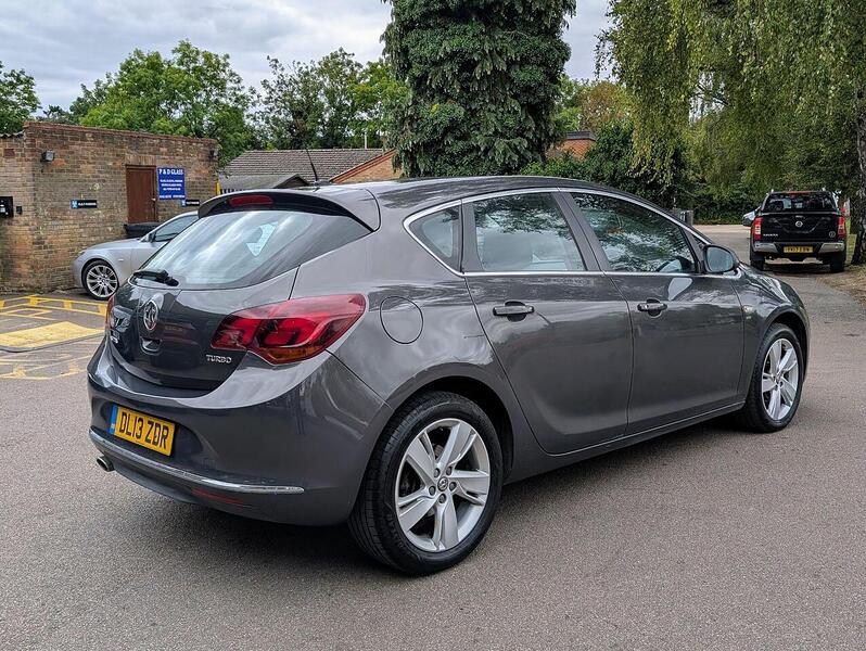 Vauxhall 1.4T 16v SRi Hatchback 5dr Petrol Manual Euro 5 (140 ps)