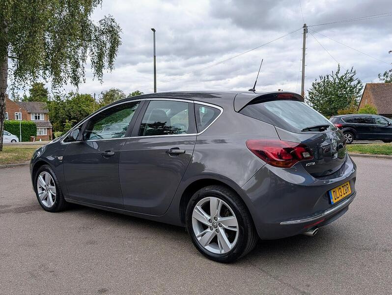 Vauxhall 1.4T 16v SRi Hatchback 5dr Petrol Manual Euro 5 (140 ps)