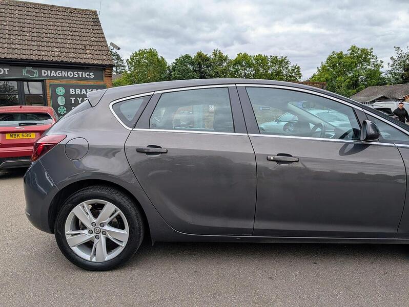 Vauxhall 1.4T 16v SRi Hatchback 5dr Petrol Manual Euro 5 (140 ps)