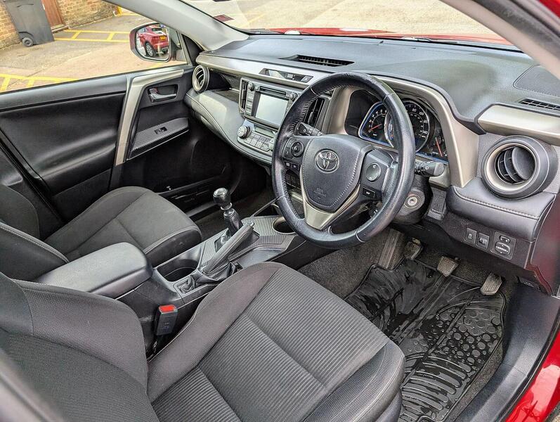 Toyota 2.0 D-4D Business Edition SUV 5dr Diesel Manual 2WD Euro 5 (s/s) (124 ps)